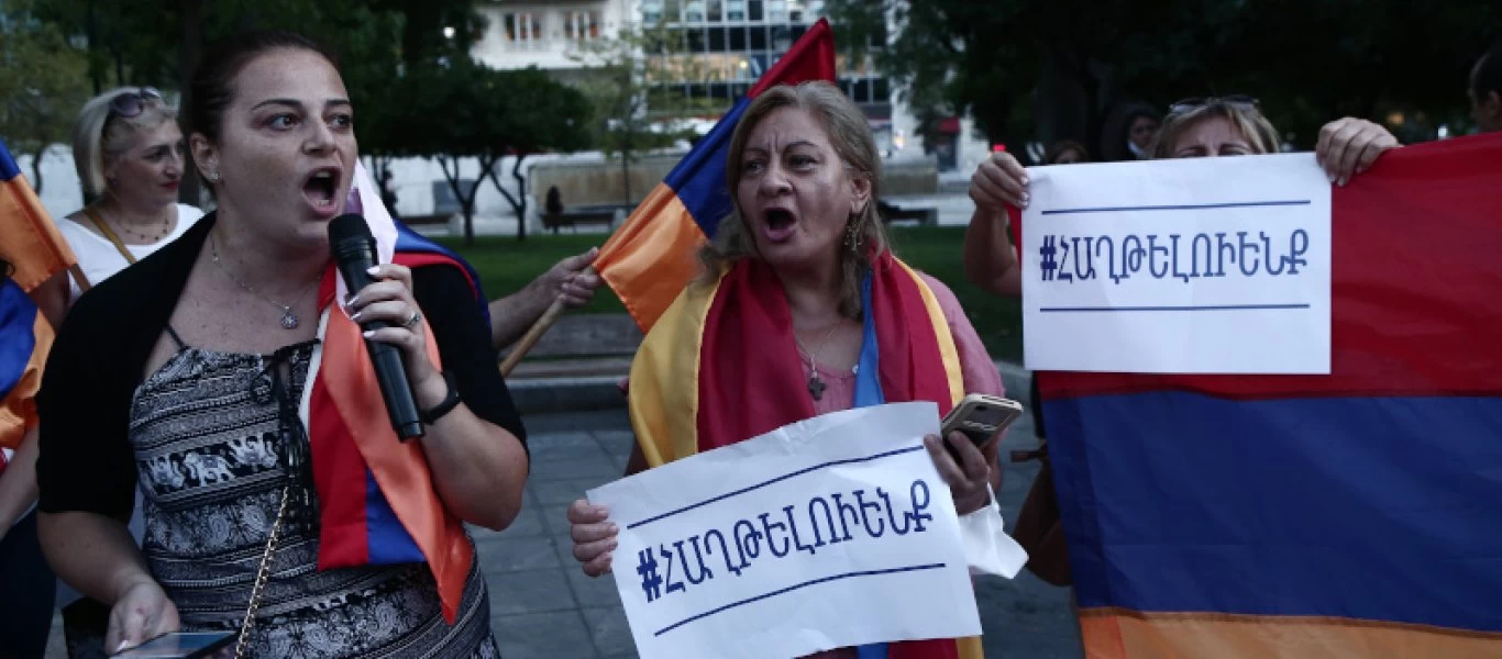 Σύνταγμα: Συγκέντρωση Αρμένιων και Ρώσων για τον τερματισμό των εχθροπραξιών στο Ναγκόρνο Καραμπάχ (φώτο)